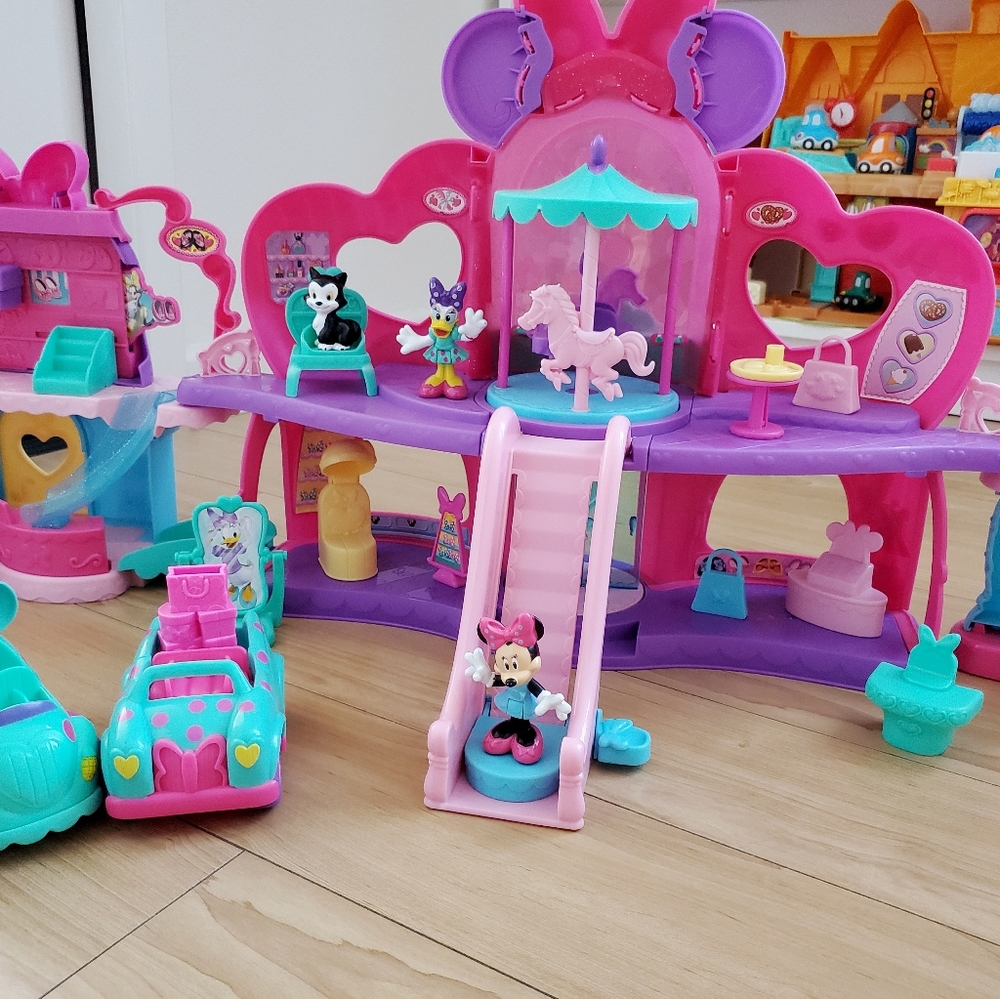 Minnie Mouse Shopping Mall & Bake Shop